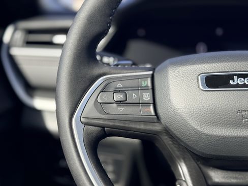 New 2025 Jeep Grand Cherokee 4WD image 11