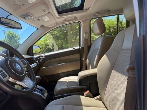 Used 2014 Jeep Compass Latitude w/ Sun/Sound Group FWD image 12