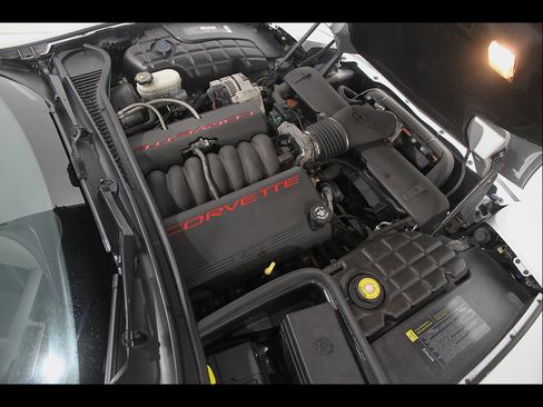 Used 1998 Chevrolet Corvette Coupe w/ Roof Pkg RWD image 19