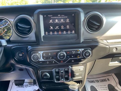 Used 2021 Jeep Gladiator Sport image 18