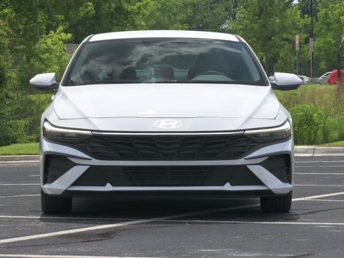 Used 2024 Hyundai Elantra SE FWD image 28