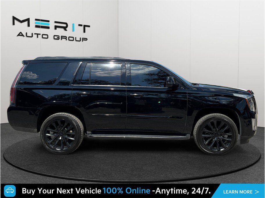 Used 2019 Cadillac Escalade Luxury w/ Escalade Sport Edition AWD/4WD image 10