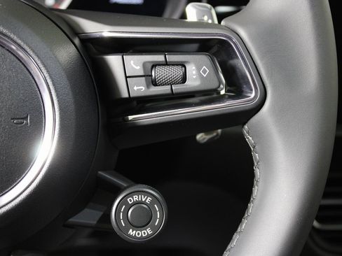 Certified 2026 Porsche Macan AWD/4WD image 23