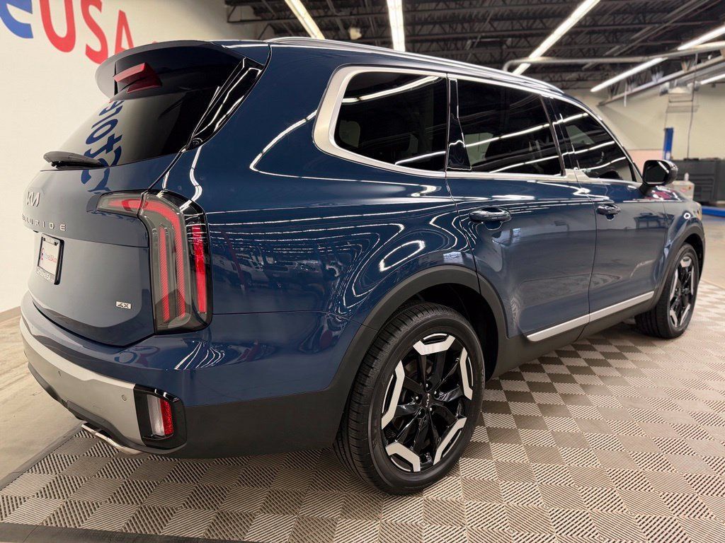 Used 2023 Kia Telluride EX w/ EX Captain's Chair Package AWD/4WD image 7