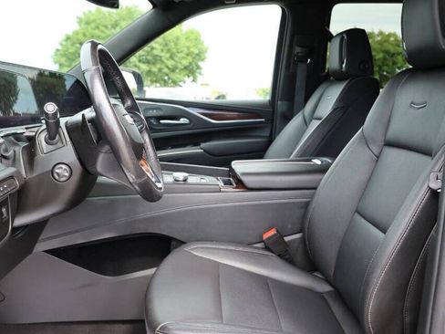 Used 2023 Cadillac Escalade Luxury AWD/4WD image 13