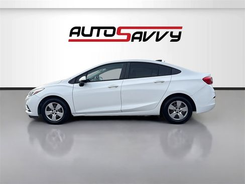 Used 2018 Chevrolet Cruze LS image 4