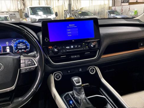 Used 2024 Toyota Grand Highlander Platinum image 6