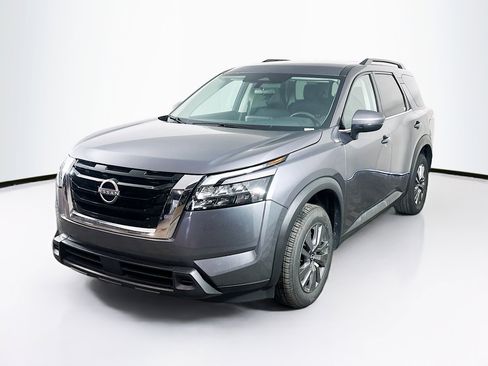 Used 2025 Nissan Pathfinder SV FWD image 3