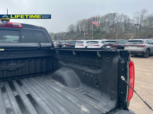 Used 2016 Chevrolet Colorado Z71 w/ Z71 Midnight Edition image 11