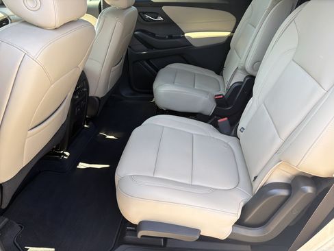 Certified 2023 Chevrolet Traverse LT w/ LT Premium Package FWD image 22