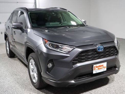 Used 2020 Toyota RAV4 XLE image 5