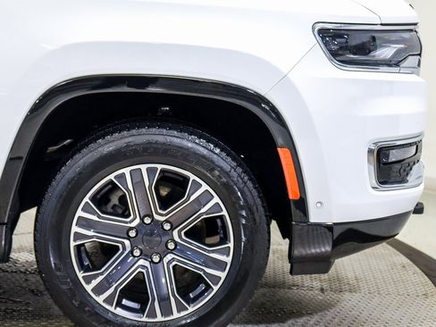 Used 2024 Jeep Wagoneer 4WD w/ Premium Group I image 15