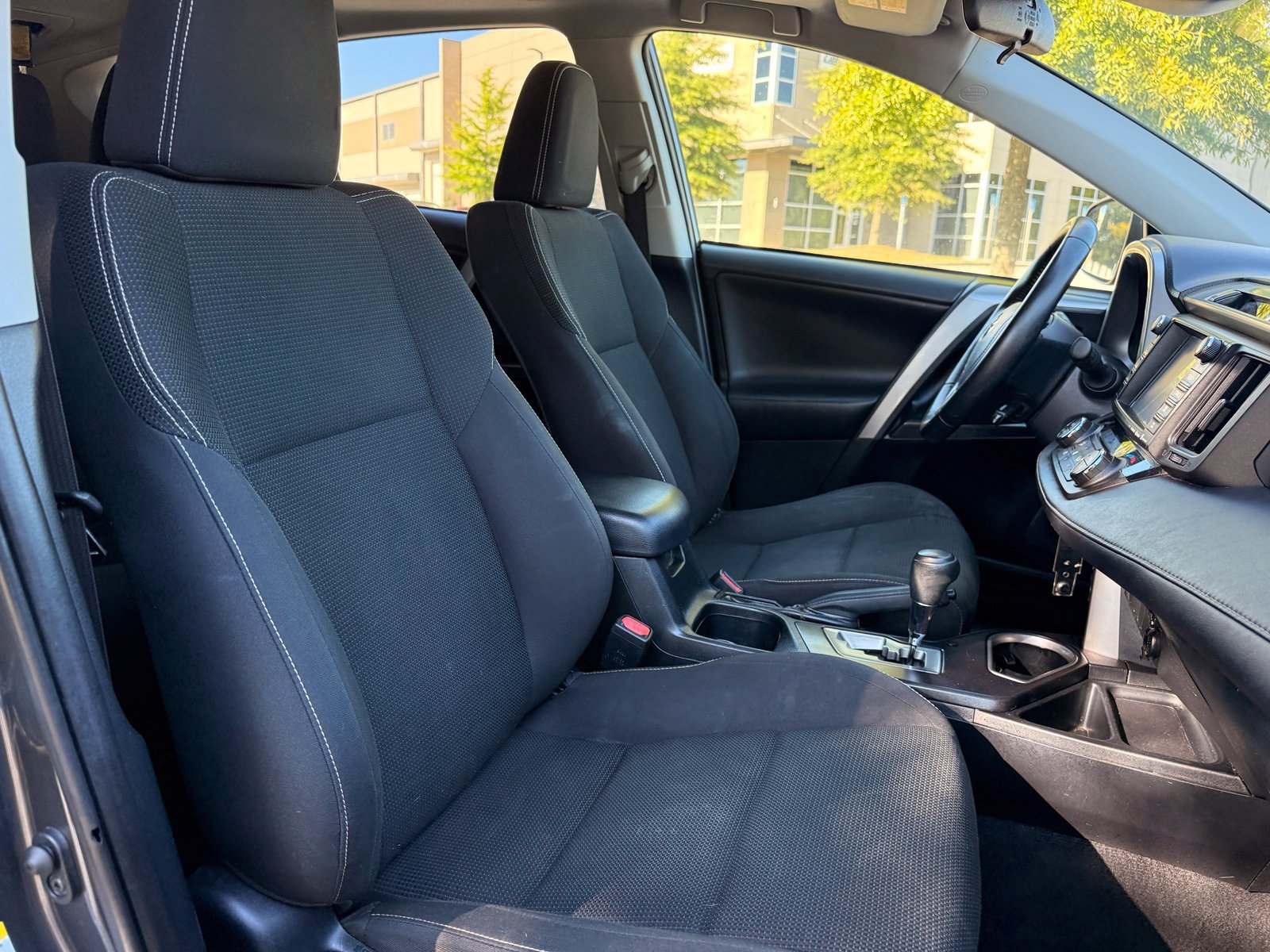 Used 2017 Toyota RAV4 XLE FWD image 37