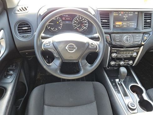 Used 2020 Nissan Pathfinder S image 5