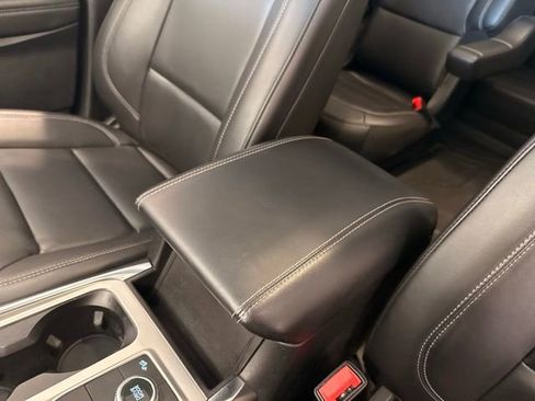 Used 2023 Ford Explorer XLT w/ Equipment Group 202A AWD/4WD image 33