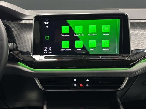 Used 2025 Volkswagen Atlas Peak Edition SE image 13