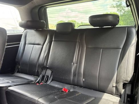Used 2018 Ford Expedition XLT w/ Equipment Group 201A RWD image 12