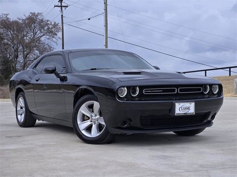 Used 2023 Dodge Challenger SXT image 1