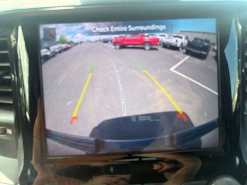 Used 2022 RAM 1500 Laramie AWD/4WD image 18