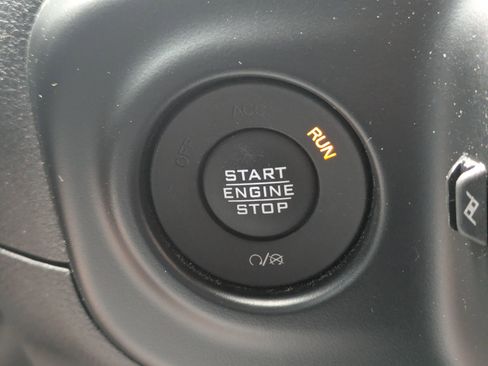 Used 2022 Jeep Wrangler Unlimited Sahara w/ Cold Weather Group AWD/4WD image 21