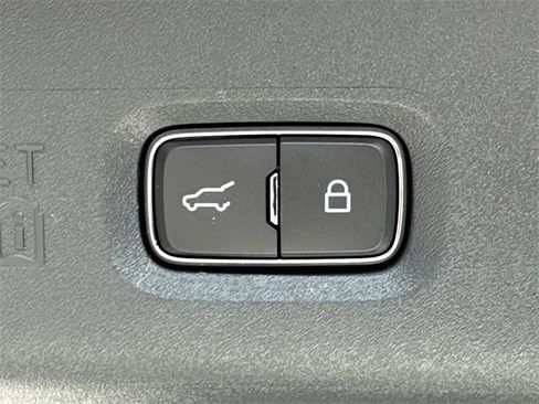 New 2025 Ford Expedition Active image 17