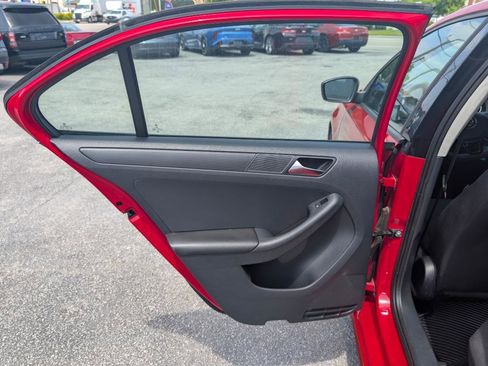 Used 2015 Volkswagen Jetta S FWD image 34