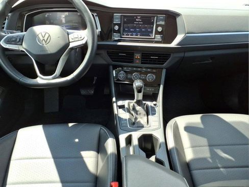 Used 2023 Volkswagen Jetta SE FWD image 11