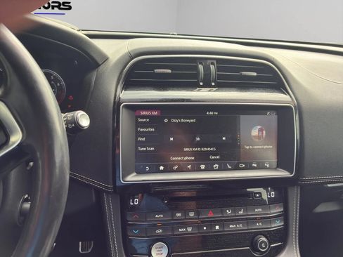 Used 2018 Jaguar F-PACE S AWD/4WD image 18