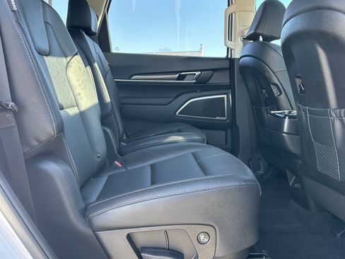 Used 2025 Kia Telluride S image 17