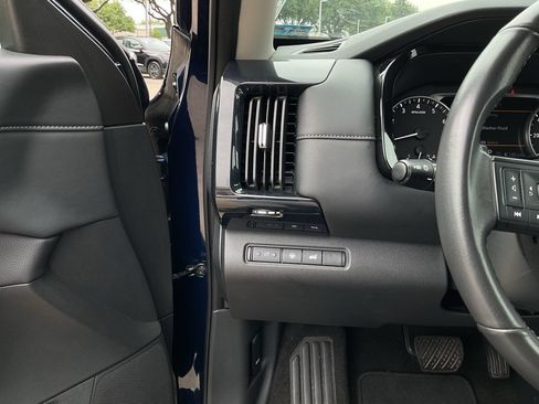 Used 2025 Nissan Pathfinder SV FWD image 26