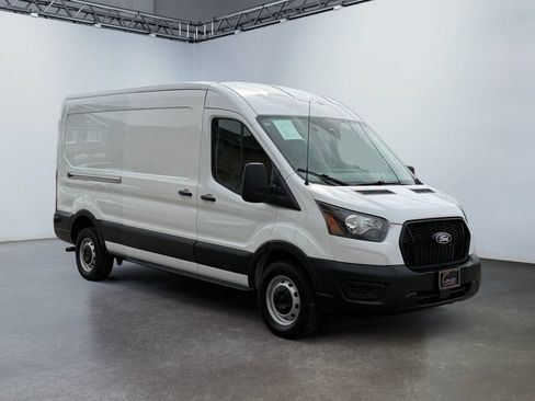 Used 2026 Ford Transit 250 148 Medium Roof RWD image 3