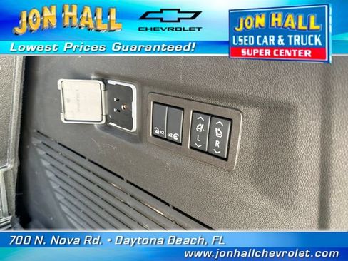 Used 2025 Chevrolet Tahoe High Country AWD/4WD image 12