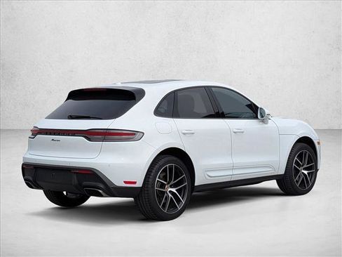 Used 2025 Porsche Macan image 9