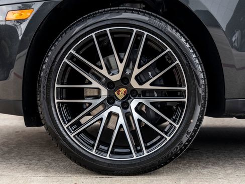 New 2026 Porsche Macan AWD/4WD image 16