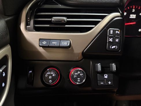 Used 2015 GMC Yukon Denali w/ Touring Package AWD/4WD image 7