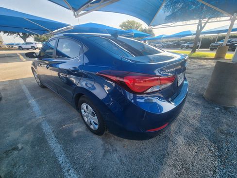 Used 2016 Hyundai Elantra SE FWD image 3