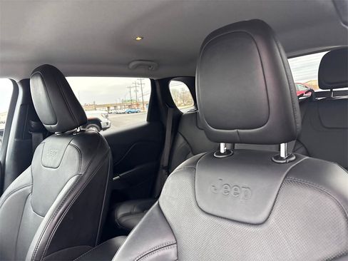 Used 2020 Jeep Cherokee Limited image 10