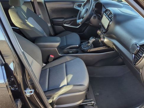 Used 2023 Kia Soul S image 24