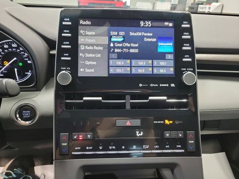 Used 2019 Toyota Avalon Limited w/ Advanced Safety Package FWD image 5