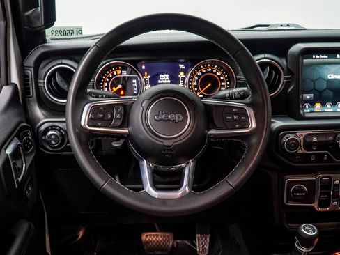 Used 2023 Jeep Gladiator Overland w/ LED Lighting Group image 15