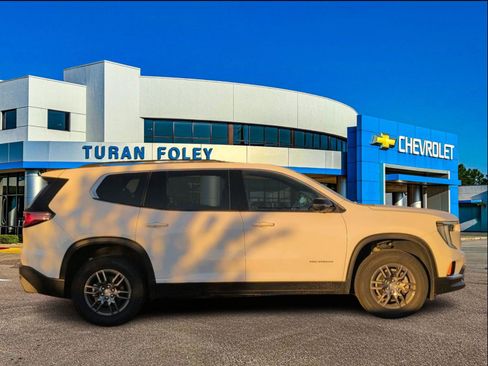 Used 2025 GMC Acadia Elevation image 6