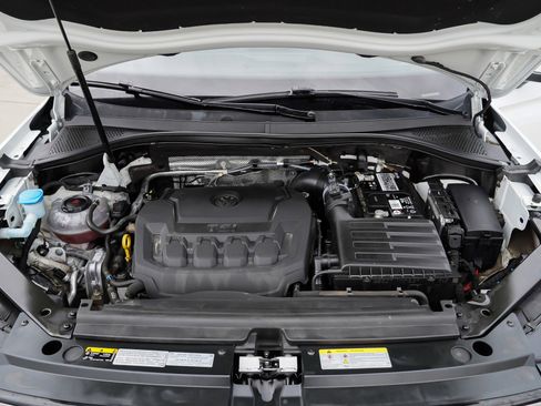 Used 2021 Volkswagen Tiguan SE w/ Panoramic Sunroof Package image 15