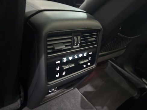 Used 2024 Porsche Cayenne S image 27