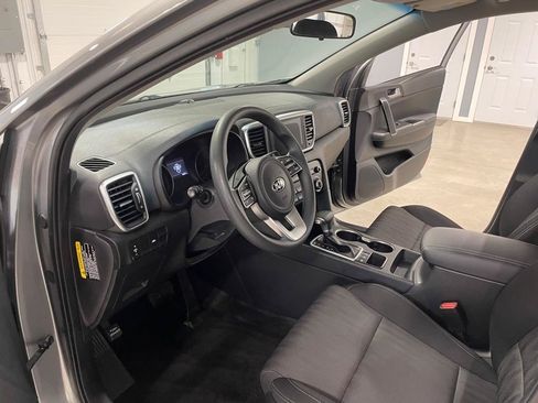 Used 2020 Kia Sportage LX AWD/4WD image 9