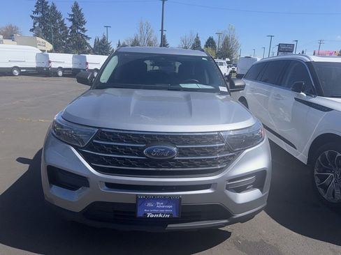 Used 2023 Ford Explorer XLT w/ Class IV Trailer Tow Package image 2