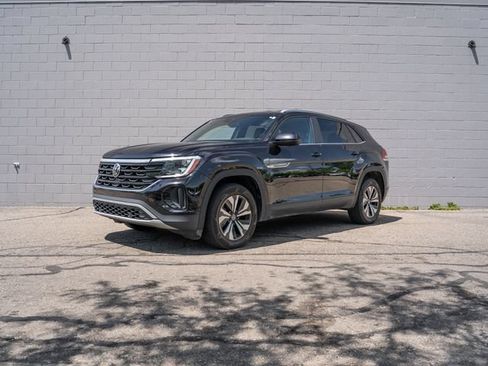 Used 2024 Volkswagen Atlas Cross Sport SE AWD/4WD image 1