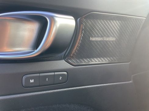 Used 2021 Volvo XC40 T5 R-Design w/ Advanced Package image 30