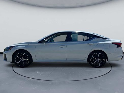 Used 2024 Nissan Altima 2.5 SR FWD image 9