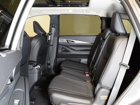 Certified 2026 INFINITI QX60 Luxe w/ Family Package AWD/4WD image 29