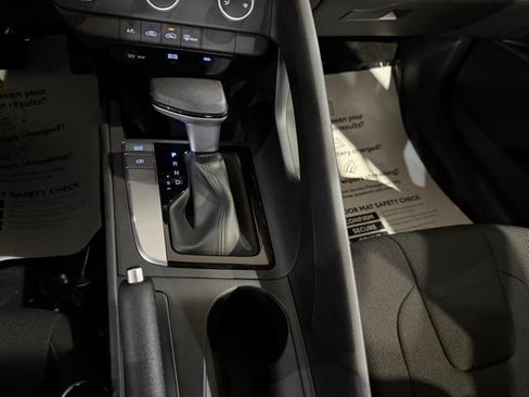 New 2025 Hyundai Elantra SE image 20